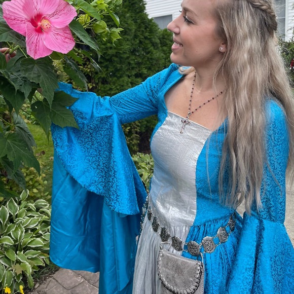 ✨🌙 Beautiful Medieval Renaissance Gown 🌙✨ - Picture 5 of 16